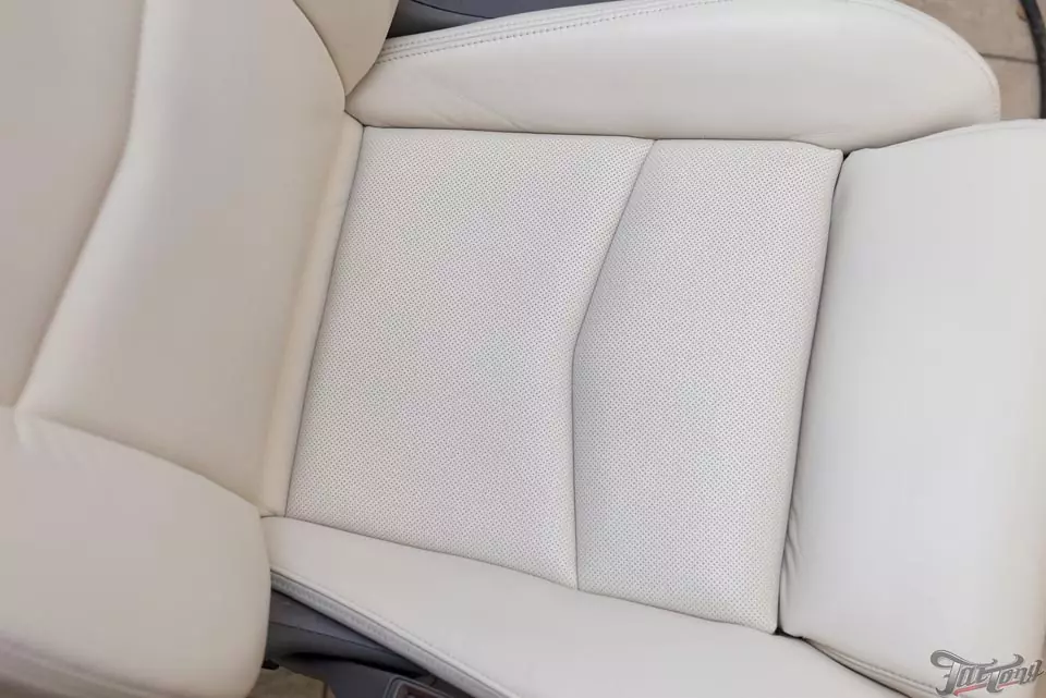 Cadillac XT5. Химчистка сидений и покраска белой кожи.